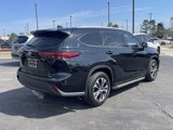 Used 2022 Toyota Highlander XLE image 3