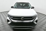 New 2024 Volkswagen Taos SE image 2