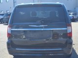 Used 2016 Chrysler Town & Country Touring-L image 5