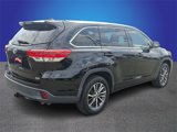Used 2017 Toyota Highlander XLE image 4