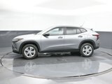 Used 2025 Chevrolet Trax LS image 2