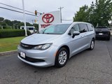 Used 2022 Chrysler Voyager LX image 2