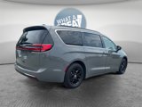 Used 2022 Chrysler Pacifica Touring-L image 3