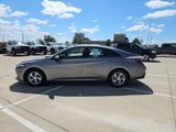 Used 2022 Hyundai Elantra SE image 2