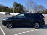 Used 2019 Toyota Highlander XLE image 2