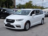 Used 2022 Chrysler Pacifica Touring-L image 2