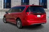 New 2025 Chrysler Pacifica Select image 3