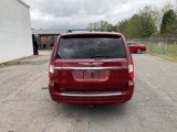 Used 2015 Chrysler Town & Country Touring-L image 3