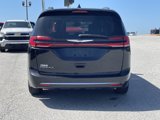 Used 2022 Chrysler Pacifica Touring-L image 6