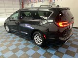 Used 2022 Chrysler Pacifica Touring-L image 4