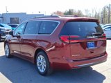 Used 2022 Chrysler Pacifica Touring-L image 5