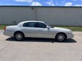 Used 2006 Lincoln Town Car Signature Limited image 2