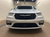 Used 2023 Chrysler Pacifica Touring-L image 6
