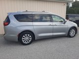 Used 2019 Chrysler Pacifica Touring-L image 6
