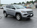 Used 2024 Jeep Compass Latitude image 2