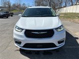 Used 2022 Chrysler Pacifica Touring-L image 3