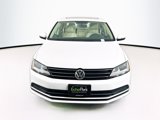 Used 2017 Volkswagen Jetta SE image 2