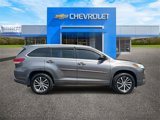 Used 2017 Toyota Highlander XLE image 3