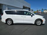 Used 2023 Chrysler Pacifica Touring-L image 4