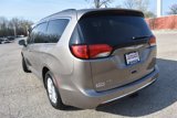 Used 2017 Chrysler Pacifica Touring-L image 5