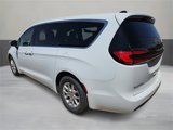 Used 2023 Chrysler Pacifica Touring-L image 2
