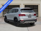 Used 2024 Volkswagen Taos SE w/ Panoramic Sunroof Package image 2
