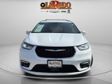 Used 2022 Chrysler Pacifica Touring-L image 2