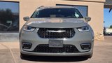 Used 2022 Chrysler Pacifica Touring-L image 5