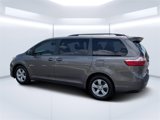 Used 2017 Toyota Sienna LE image 3