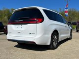 Used 2023 Chrysler Pacifica Touring-L image 5