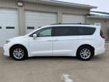 Used 2022 Chrysler Pacifica Touring-L image 4