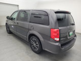 Used 2018 Dodge Grand Caravan SE image 3