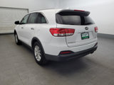 Used 2017 Kia Sorento LX w/ LX Convenience Package image 5