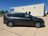 Used 2017 Chrysler Pacifica Touring w/ Tire & Wheel Group image 4