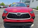 Used 2023 Toyota Highlander XLE image 3