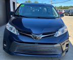 Used 2018 Toyota Sienna XLE image 3