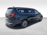 Used 2022 Chrysler Pacifica Touring-L image 5