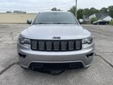 Used 2017 Jeep Grand Cherokee Altitude image 2