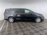 Used 2023 Chrysler Pacifica Touring-L image 4