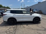 Used 2023 Mitsubishi Outlander SE image 6