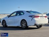 Used 2022 Toyota Camry SE image 2