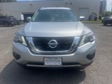 Used 2018 Nissan Pathfinder SV image 2
