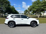 Used 2024 Nissan Rogue SV image 2