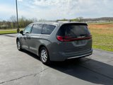 Used 2022 Chrysler Pacifica Touring-L image 3