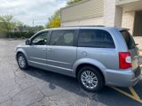 Used 2015 Chrysler Town & Country Touring-L w/ Driver Convenience Group image 3