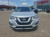 Used 2020 Nissan Rogue SV image 2