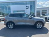 Used 2016 Volkswagen Touareg VR6 image 2