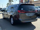 Used 2023 Chrysler Pacifica Touring-L image 6