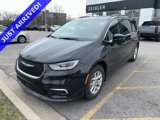 Used 2022 Chrysler Pacifica Touring-L image 2