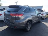 Used 2017 Toyota Highlander XLE image 3